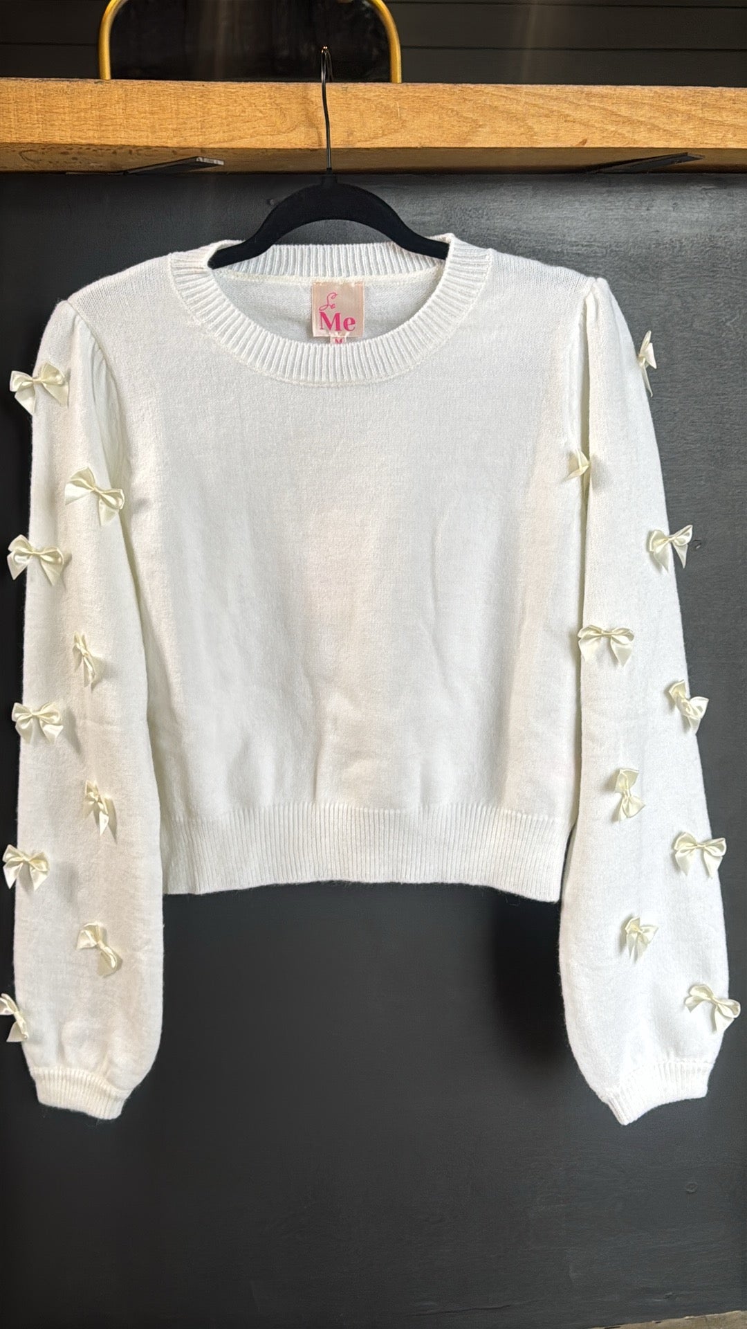 Sweater with bow ribbon sleeves