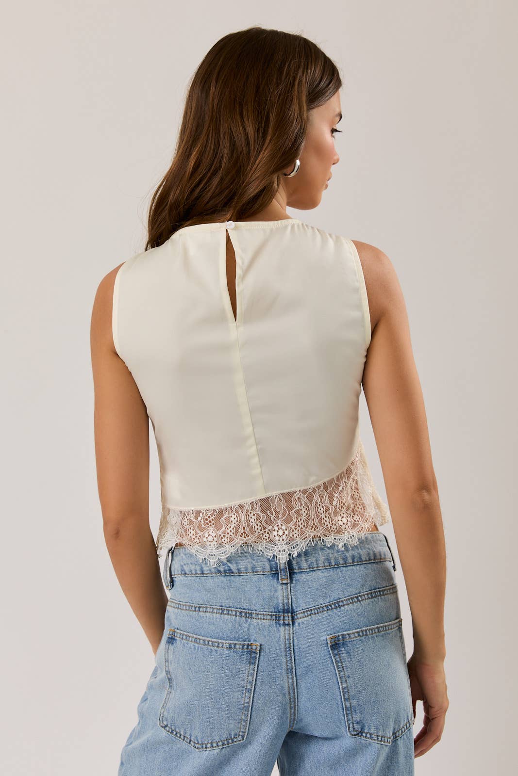 LACE DETAIL SLEEVELESS TOP