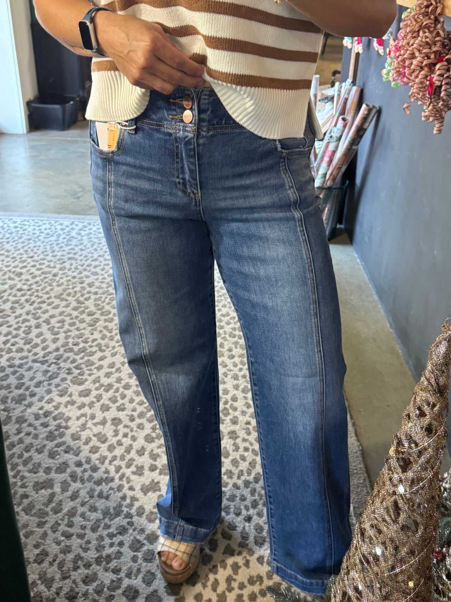 Risen Straight Double Button Jeans