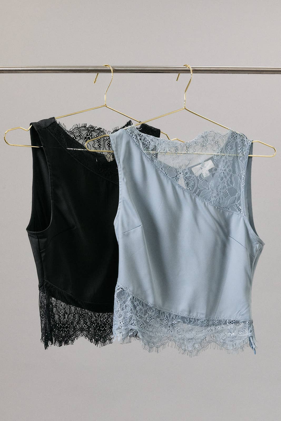 LACE DETAIL SLEEVELESS TOP