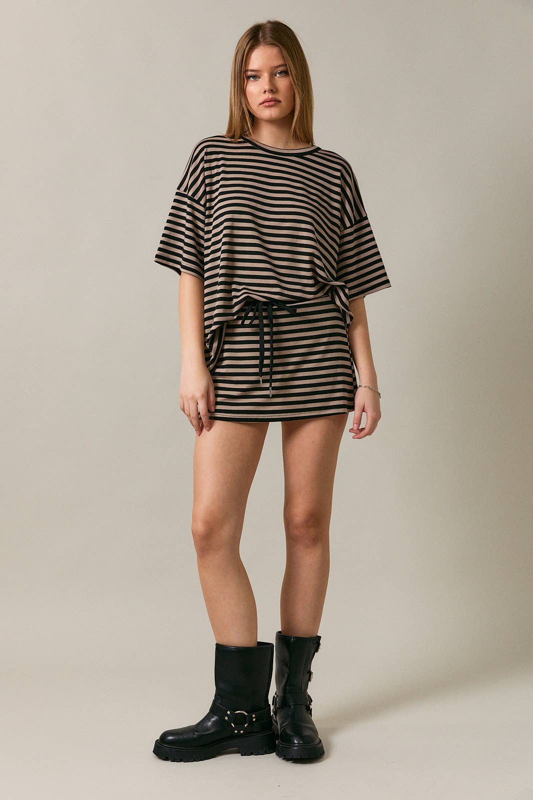 SHORT SLEEVE ROUND NECK OVERSIZED STRIPE T-SHIRT