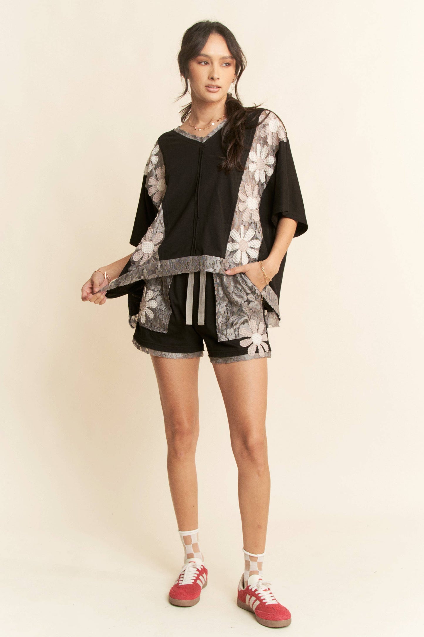 FLORAL LACE SHORTS