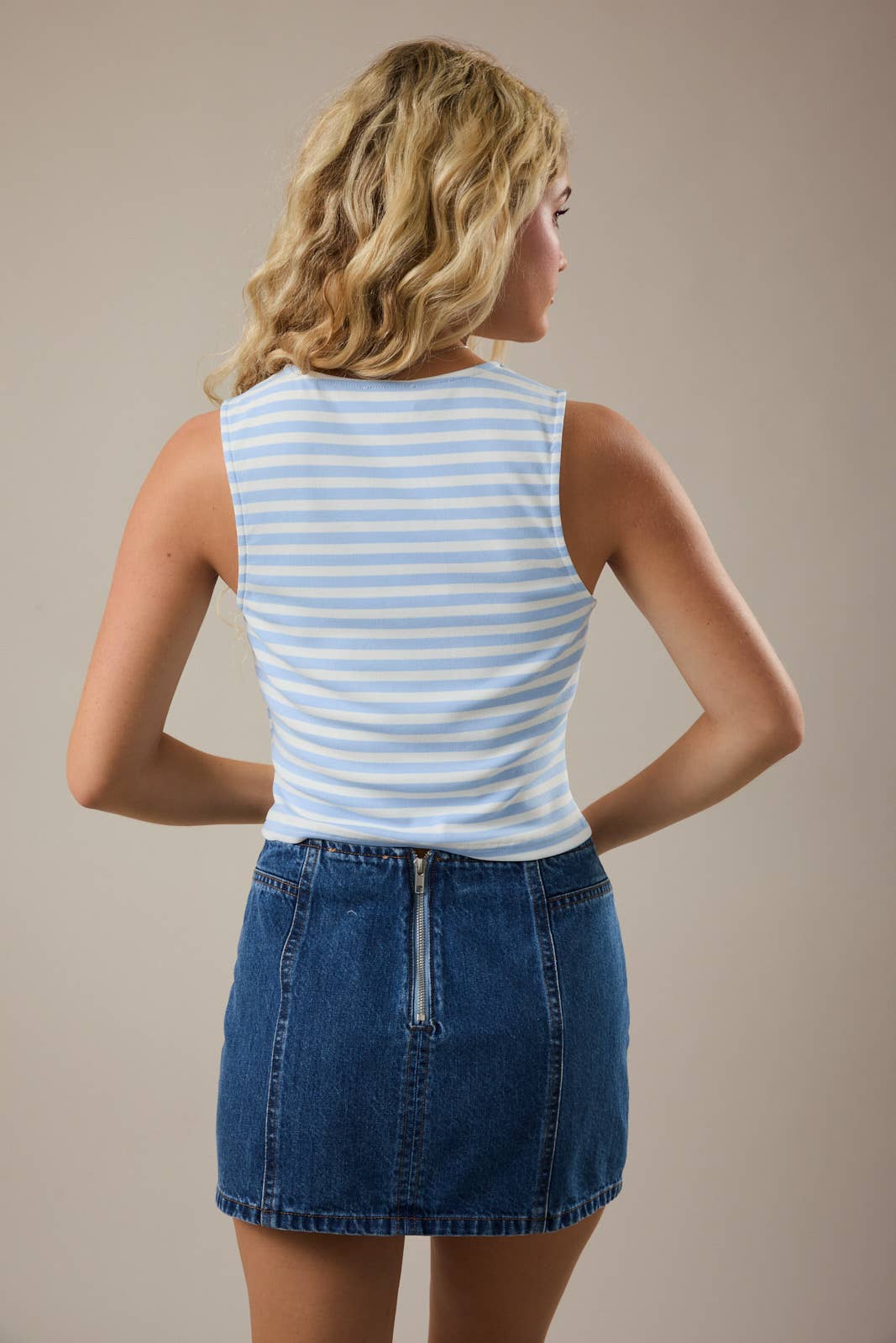 HIGH NECK STRIPE TOP