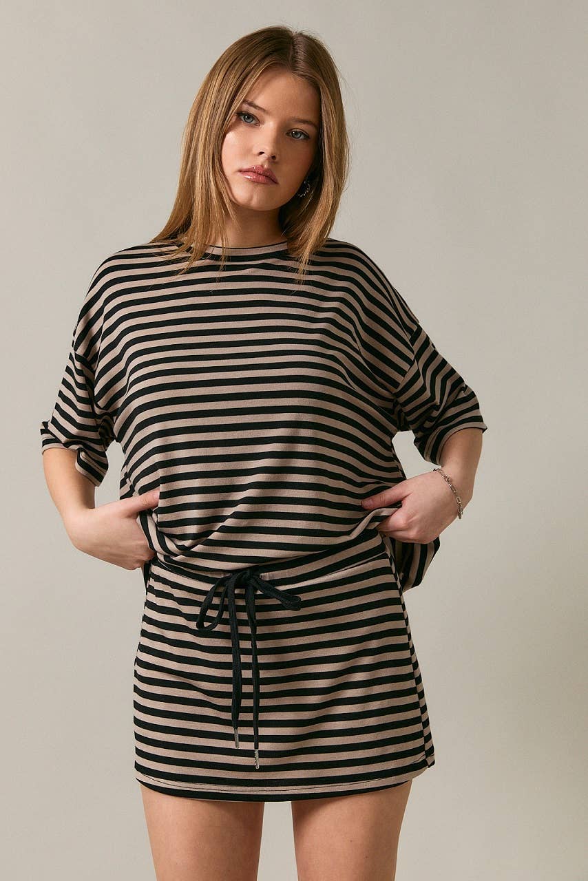 SHORT SLEEVE ROUND NECK OVERSIZED STRIPE T-SHIRT