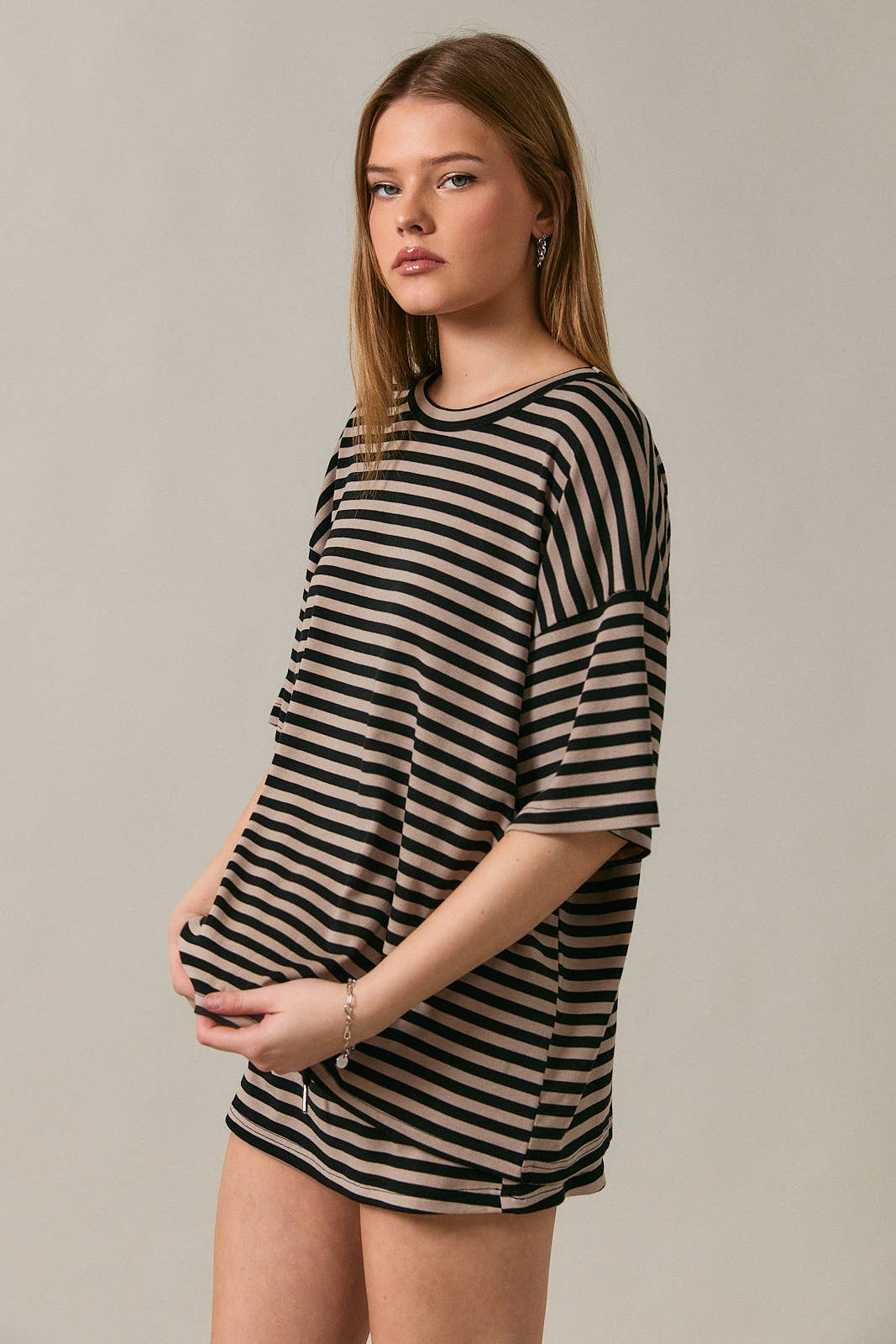 SHORT SLEEVE ROUND NECK OVERSIZED STRIPE T-SHIRT