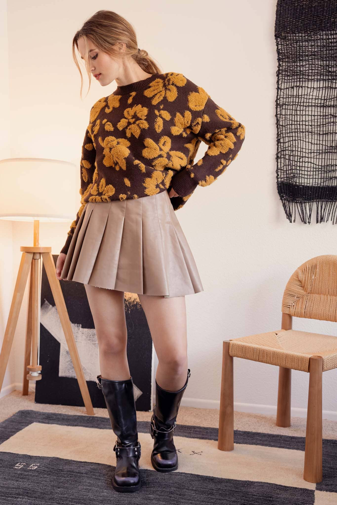 FLORAL DISTRESSED SWEATER