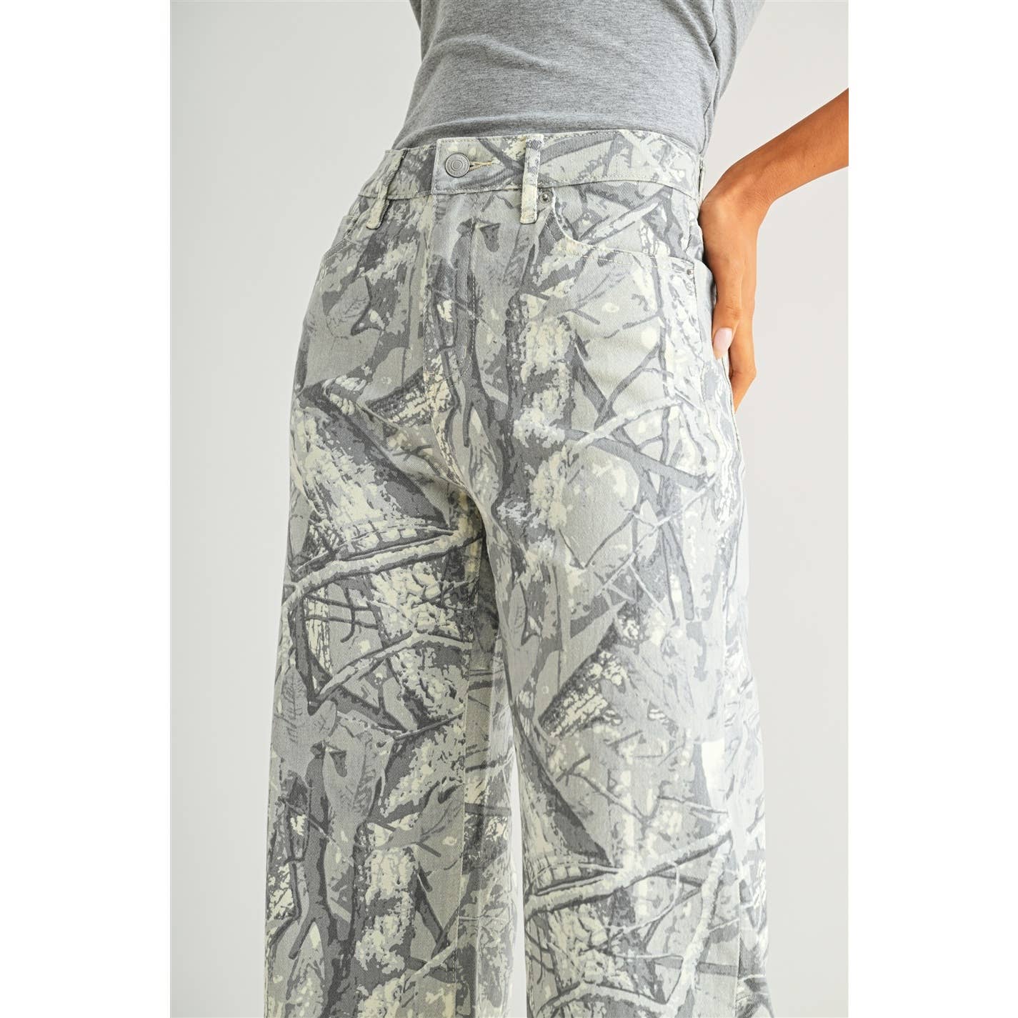 HIGH-RISE WIDE LEG PRINTED JEANS