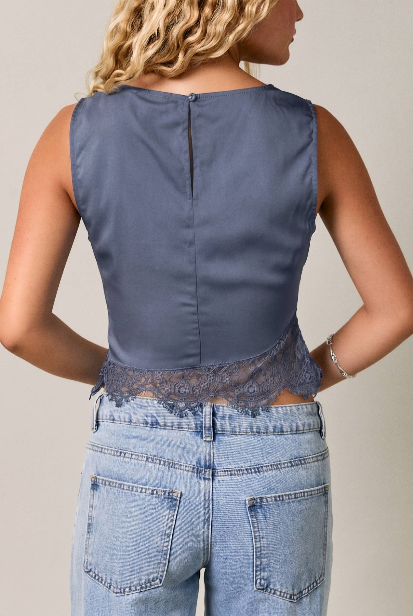 LACE DETAIL SLEEVELESS TOP
