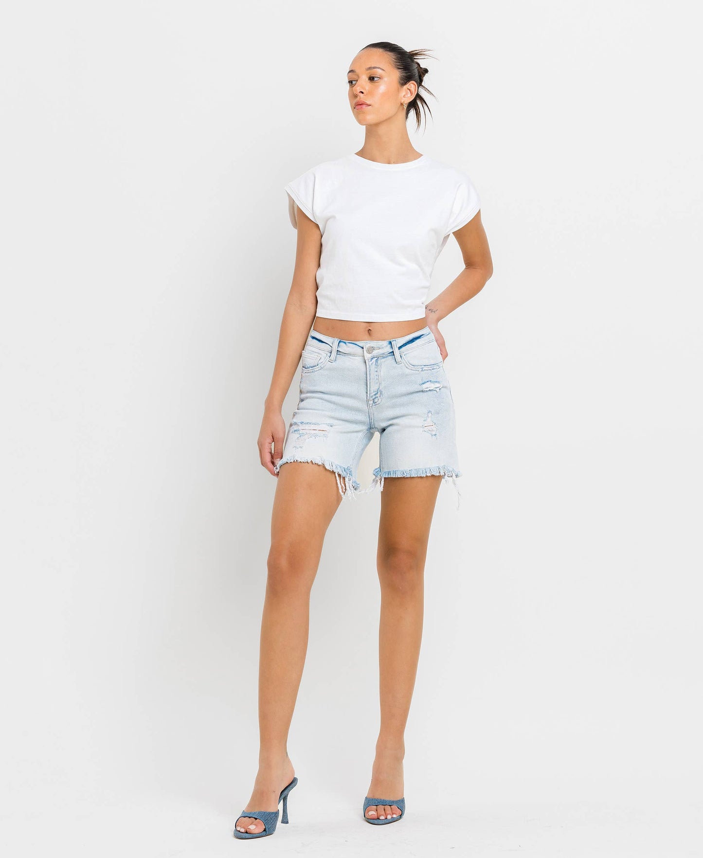 MID RISE DISTRESSED STRETCH SHORTS
 V2993