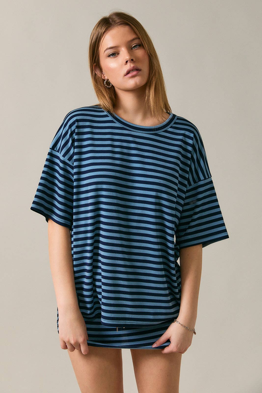 SHORT SLEEVE ROUND NECK OVERSIZED STRIPE T-SHIRT