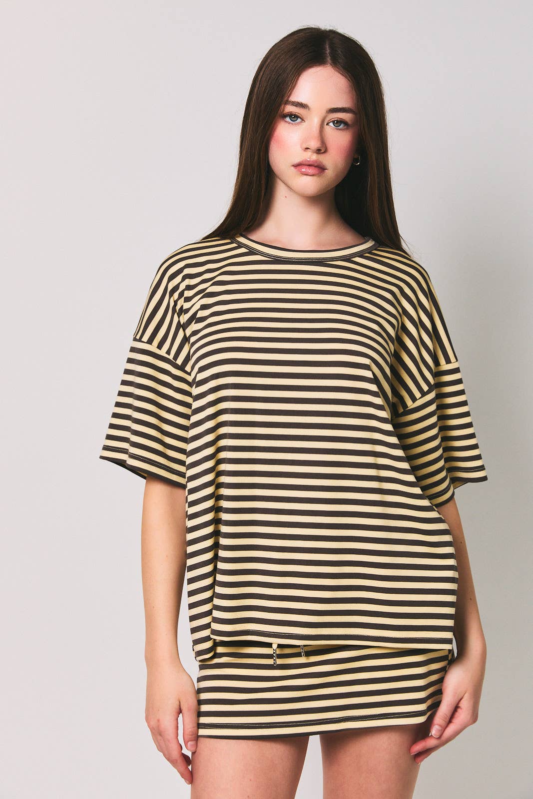 SHORT SLEEVE ROUND NECK OVERSIZED STRIPE T-SHIRT