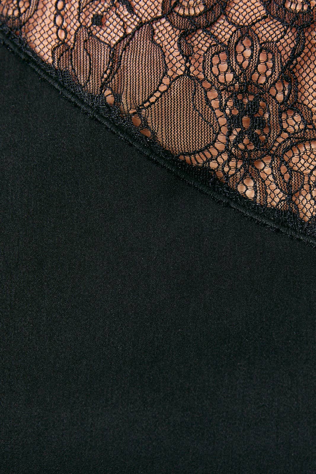 LACE DETAIL SLEEVELESS TOP