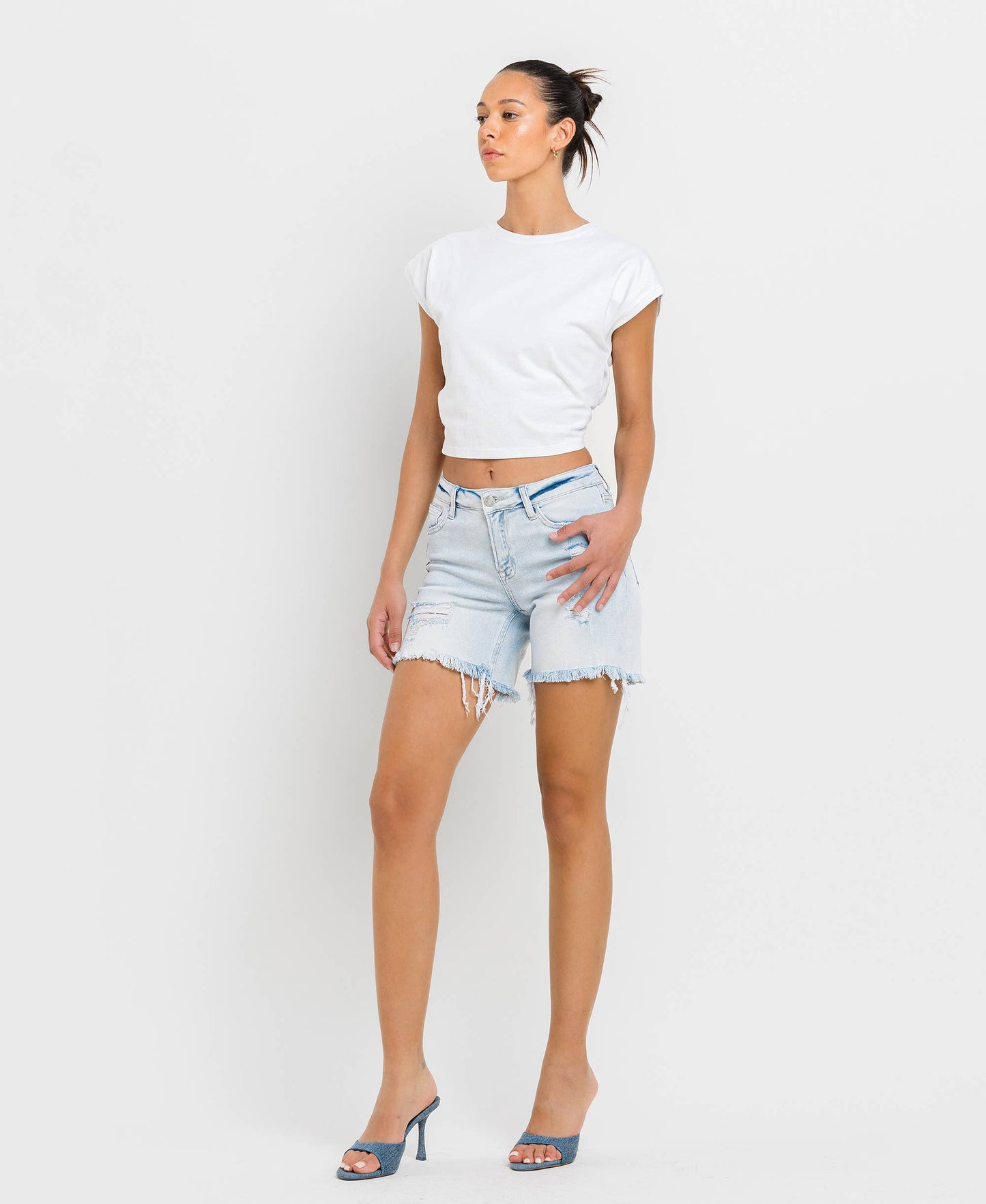 MID RISE DISTRESSED STRETCH SHORTS
 V2993