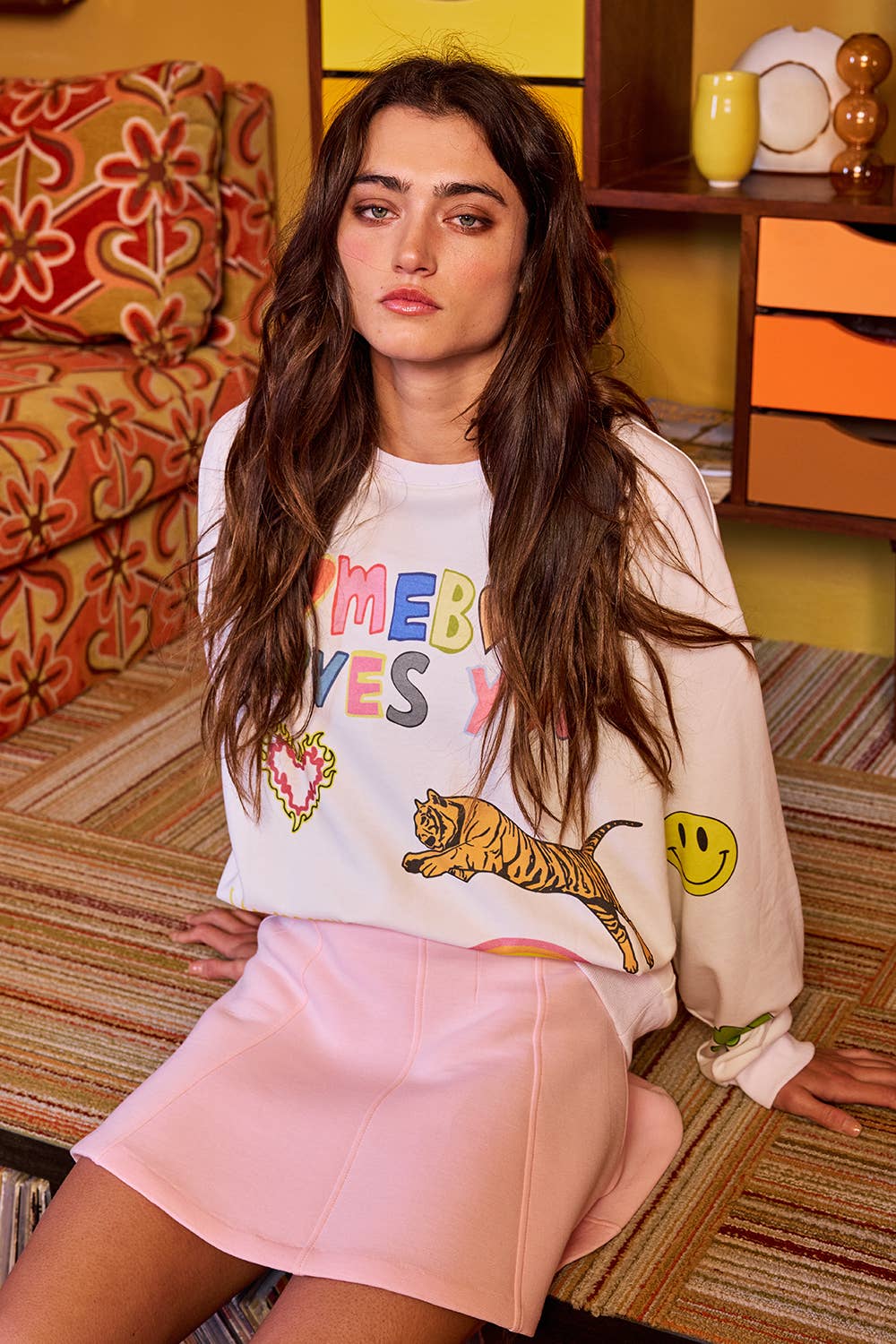 Somebody Loves You' Graphic Sweatshirts
