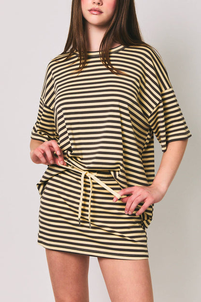 SHORT SLEEVE ROUND NECK OVERSIZED STRIPE T-SHIRT